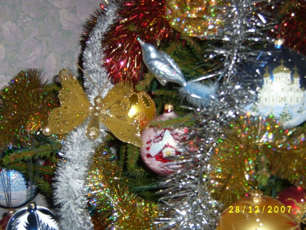 У елочных огней


Ключевые слова: новогодние украшения елка игрушки