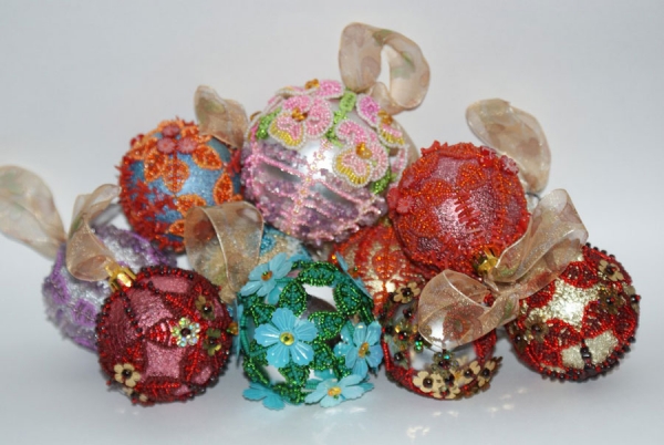 Елочные шары из бисера
Ключевые слова: Елочка новый год игрушки украшения шары елочные шары