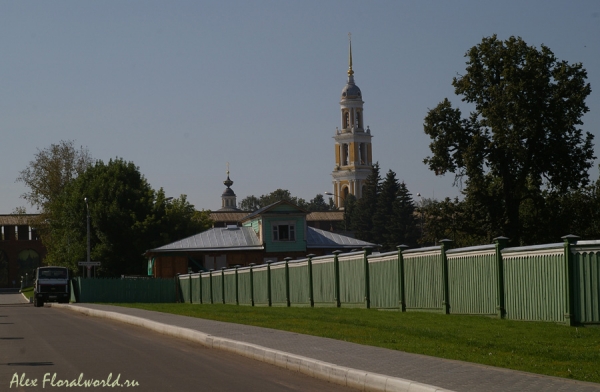 Вид из Кремля на колокольню церкви Иоана Богослова 
Ключевые слова: коломна кремль церковь колокольня Иоан Богослов