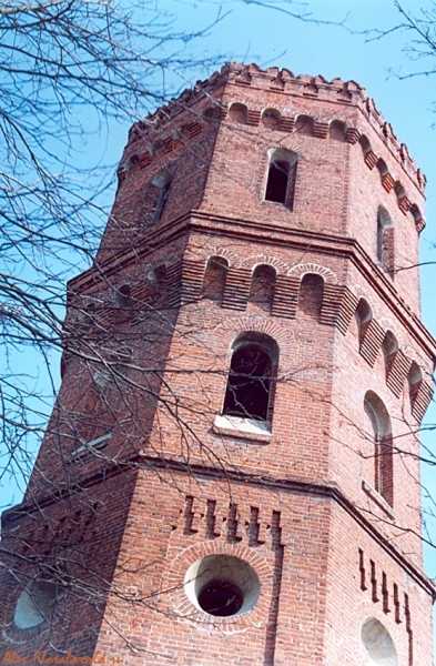 Зарайск. Водонапорная башня.
Очень выразительна бывшая водонапорная башня в Зарайске.
Ключевые слова: Зарайск башня водонапорная